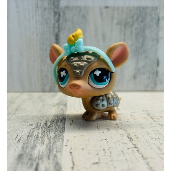 Littlest Pet Shop LPS Armadillo and Accessory EUC - Picture 1 of 3